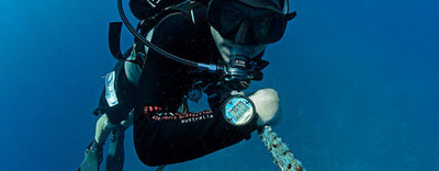 Diver wearing Sharkskin chillproof Top descending on a line