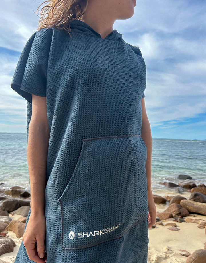 SAND FREE HOODED TOWEL