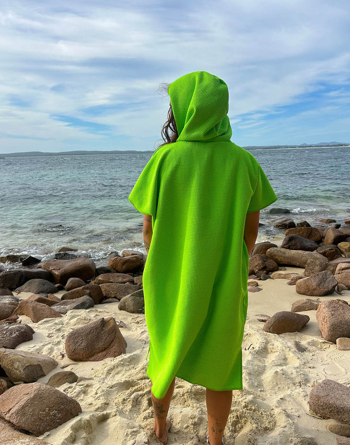 SAND FREE HOODED TOWEL