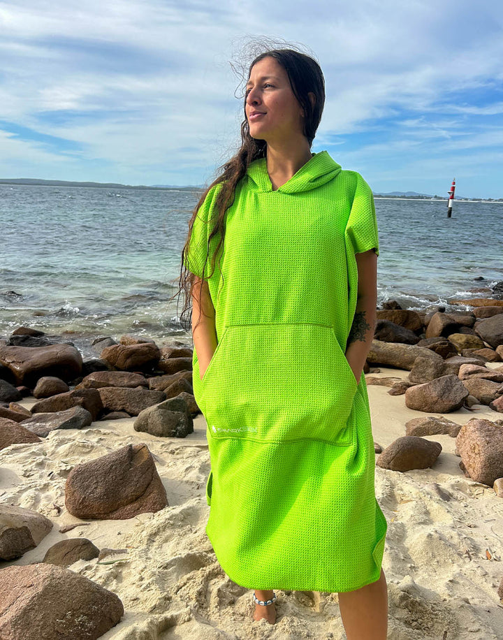 SAND FREE HOODED TOWEL