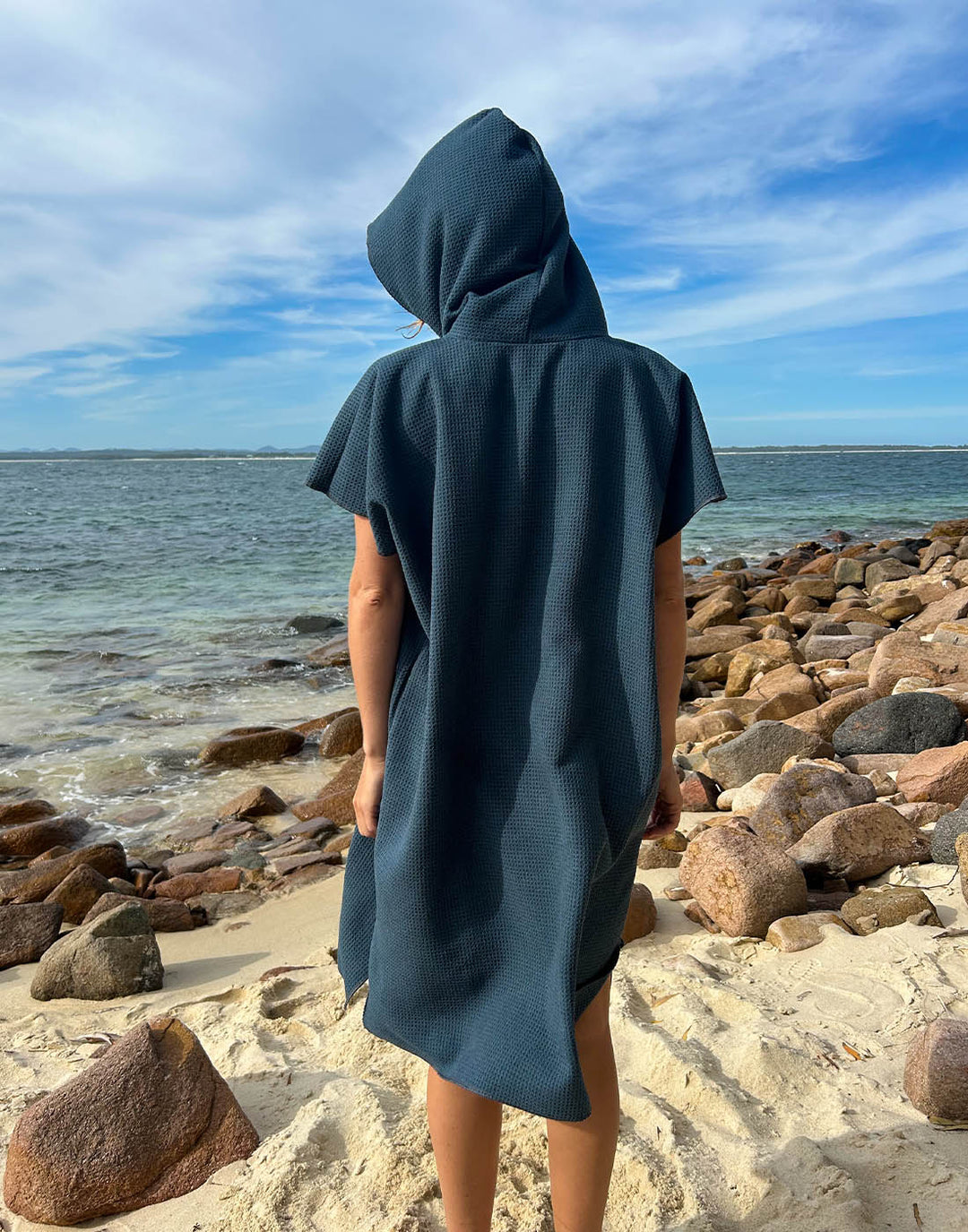 SAND FREE HOODED TOWEL