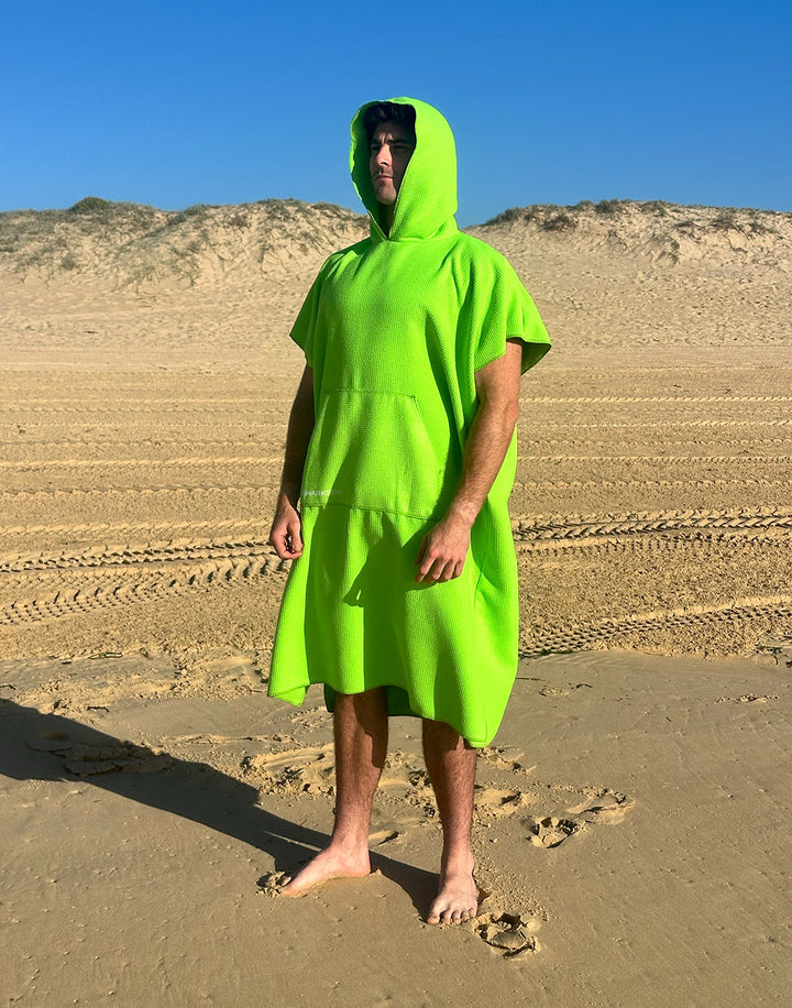 SAND FREE HOODED TOWEL